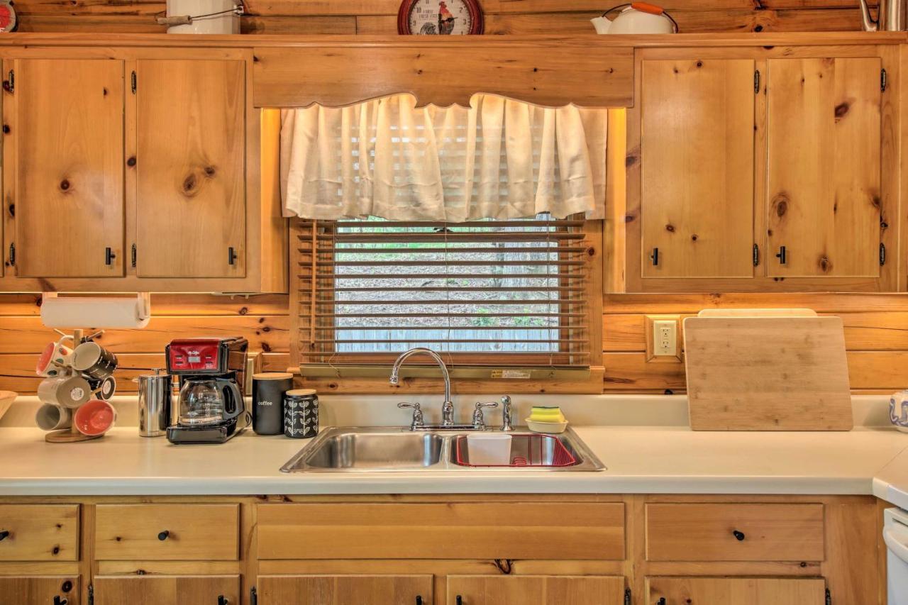 Peaceful Blue Ridge Cabin With Decks And Fire Pit المظهر الخارجي الصورة