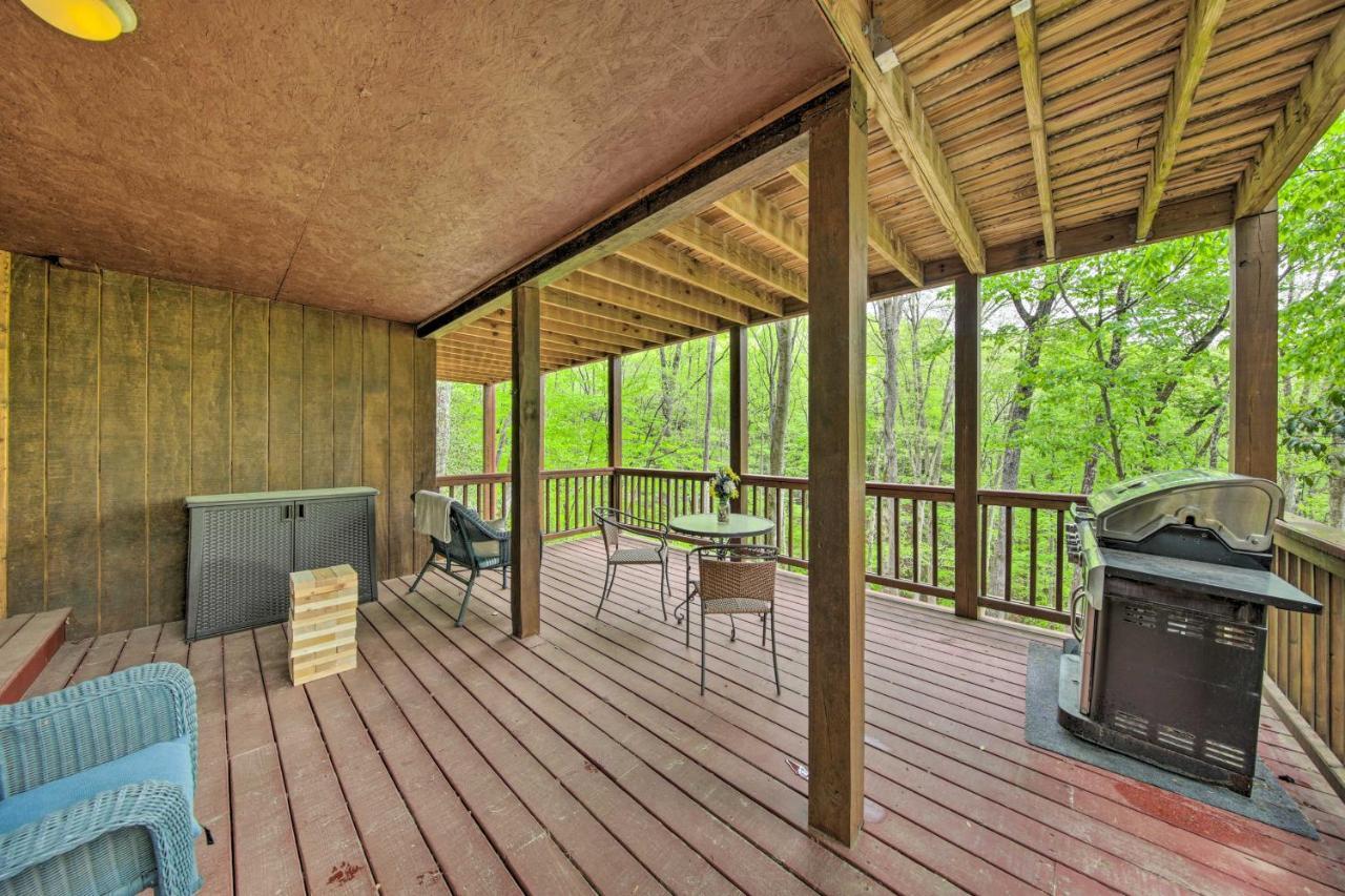 Peaceful Blue Ridge Cabin With Decks And Fire Pit المظهر الخارجي الصورة